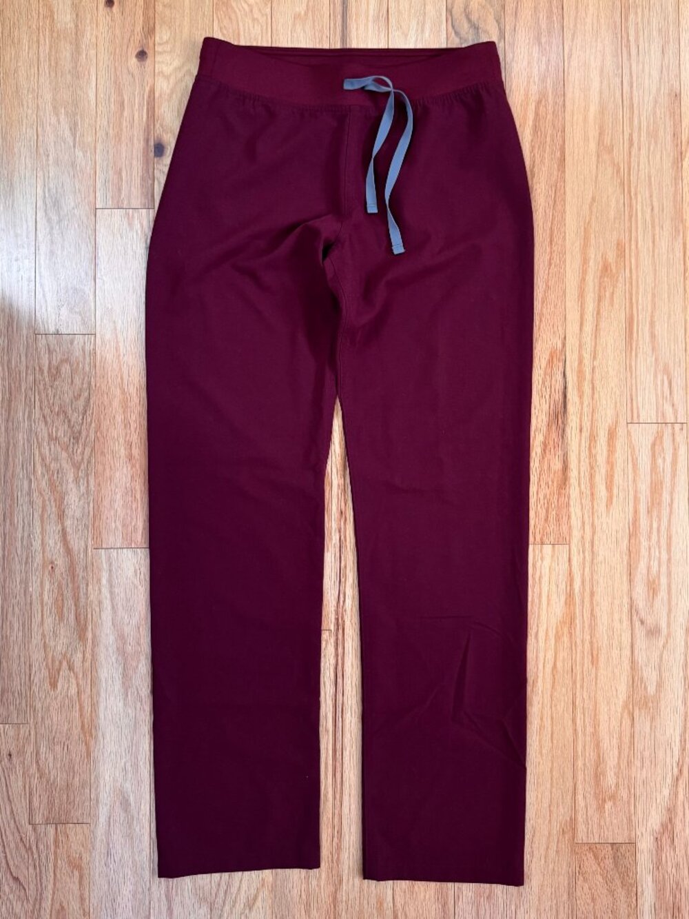 FIGS Women's Livingston Scrub Pants in Burgundy Size Small Tall